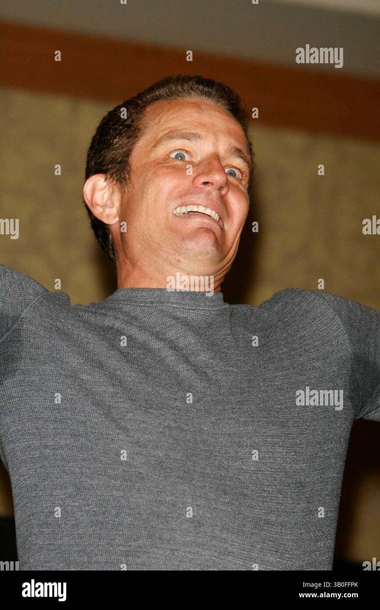 jamie_marsters's tweet photo. Pics of the Day: Sometimes James Marsters' smiles do go a little awry though... Still... good for a giggle?
James at Fangoria's Weekend of Horrors 2007
@JamesMarstersOf #JamesMarsters @FANGORIA #WeekendOfHorrors #CantWinEmAllJames #StillProvidingAValuableService #GIGGLES https://t.co/eIJe0SZQIt