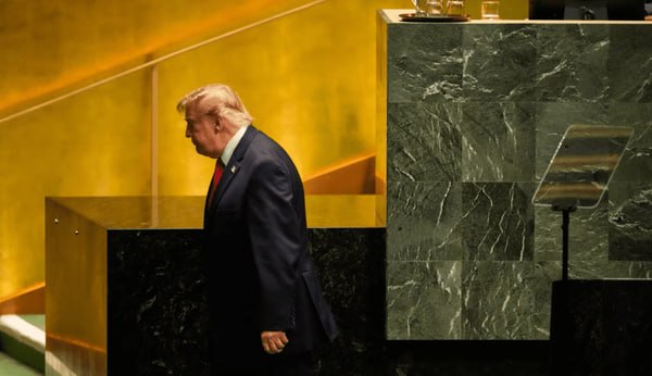 ME_Observer_'s tweet photo. ⚡️⭕️ Former French military analyst: Strait of Hormuz has become "Trump's dead end" as Iran uses drones to block U.S. shipping, saying "it is drones, not minefields" securing the waterway against Washington. (IRIB News) https://t.co/xAU5LxcS8k