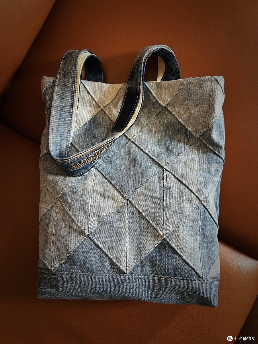 PetraServa0je's tweet photo. [Turn an old denim jacket into a stylish canvas tote bag—no sewing needed! Perfect for thrifted finds. #UpcycleDIY] https://t.co/RE1wECLXa0