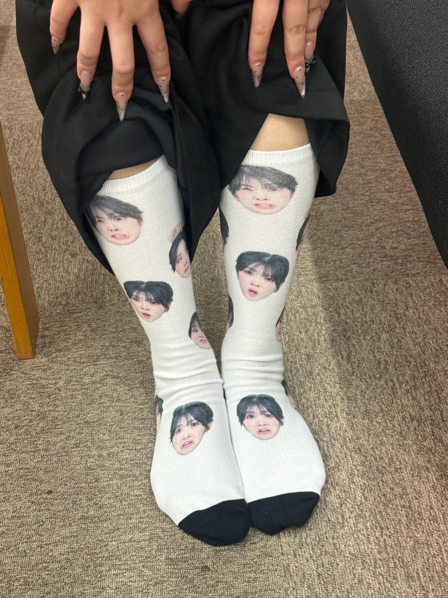 yuina_STAFF's tweet photo. 変顔くつ下はこんな感じ🤣🤣🤣

#25歳もぶっとバースデー！
#結那 https://t.co/HNVhuk9BKL