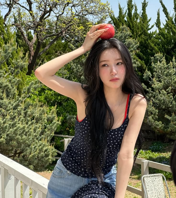 JiheonRiffs's tweet photo. @AsaRiffs Ini nih hasil fotonya yang pakai properti apel itu karena aku suka apel! https://t.co/mSvrXrUGOZ
