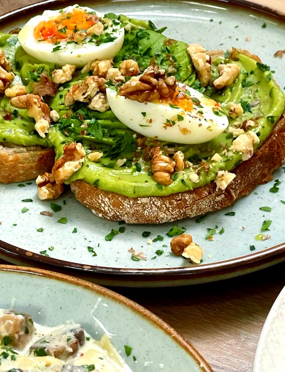 PatrickInduddi's tweet photo. Just whipped up creamy avocado toast with a sprinkle of chili flakes u0026 a fried egg on top—10-minute comfort food perfect for busy mornings ， https://t.co/FWc7VrKUfP