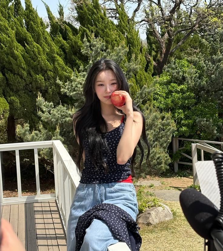 JiheonRiffs's tweet photo. @AsaRiffs Ini nih hasil fotonya yang pakai properti apel itu karena aku suka apel! https://t.co/mSvrXrUGOZ