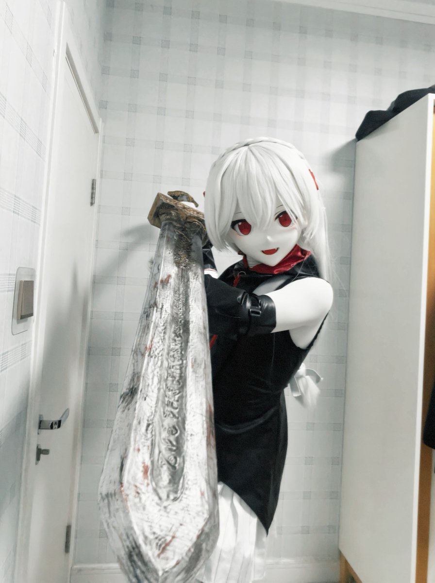 shiluodexintu's tweet photo. 🗡🗡🗡
博士!这玩意比法杖顺手多啦!
#kigurumi #Arknights #明日方舟 #cosplay #Warfarin #vampire #华法琳 https://t.co/7jlmFIzKRU