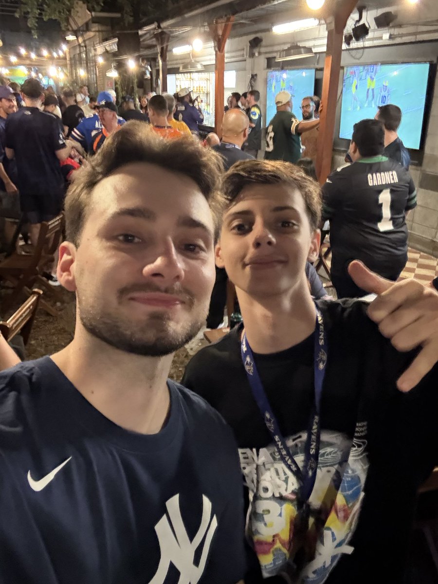 Mathiasb237's tweet photo. Tirei foto com o meu ídolo @onebacetin https://t.co/QaqaWltTbp
