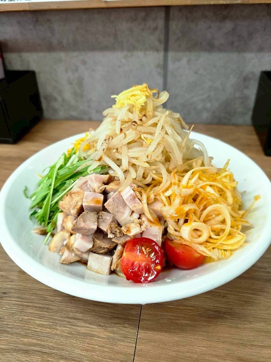 ore_tachikawa's tweet photo. 今月末までの夏限定メニュー☀️✨
TKMと小林アイススペシャルを食べれるのは今だけ！！
トッピングのおすすめはガリマヨ‼️
特製冷やし中華で夏を締めましょう✨

俺の生きる道 立川店 
日曜～木曜 11:00〜23:00  
金曜／土曜 11:00〜翌2:00
ロケットナウ・出前館・Uber Eats対応🚴‍♂️ https://t.co/aabrt1cfPY