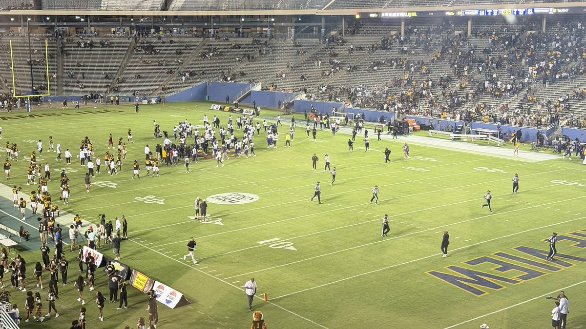 IshmaelRJohnson's tweet photo. FINAL:
Prairie View A&M 21
Grambling State 14
PV wins the #StateFairClassic and holds Grambling to 2.4 yards per carry. Tevin Carter finishes 18/22 for 160 yards and 56 yards rushing.
@SportsDayDFW https://t.co/is3CB5Edz1