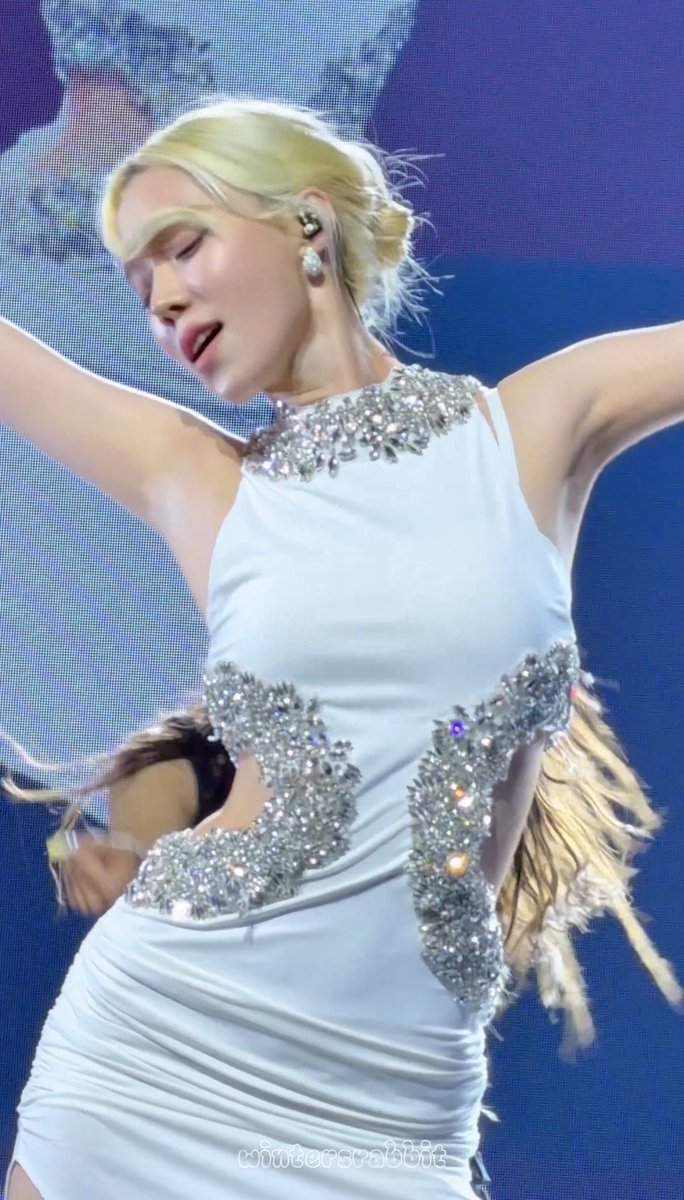 joyminjeong's tweet photo. IM ON MY KNEES https://t.co/OELz3WzUeq