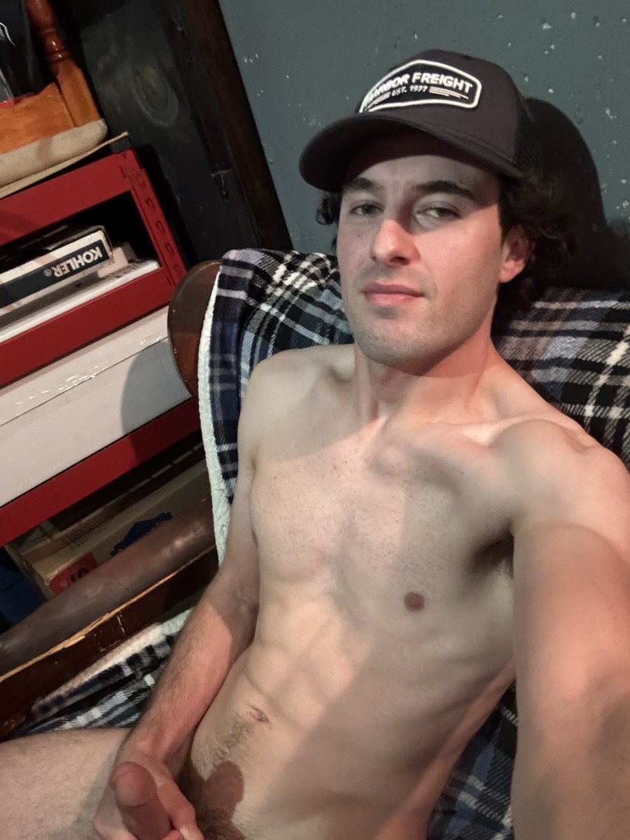 A_dunn958in's tweet photo. Retweet if you want to sit on it 🙈😝 https://t.co/5Gg4DpxsAu