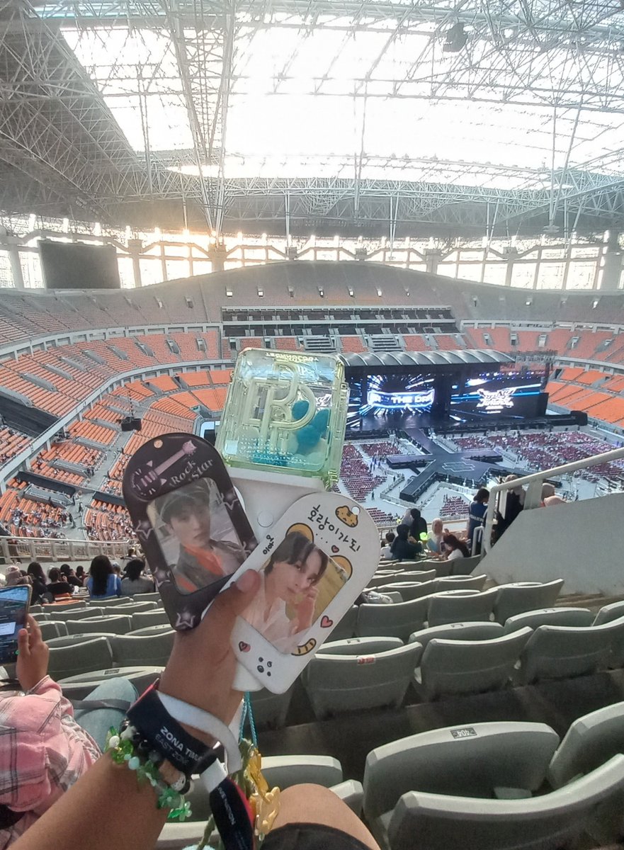 diveintoy0u_'s tweet photo. met satu tahun tds4 jakarta 🥹 https://t.co/8E7XOk3O8V