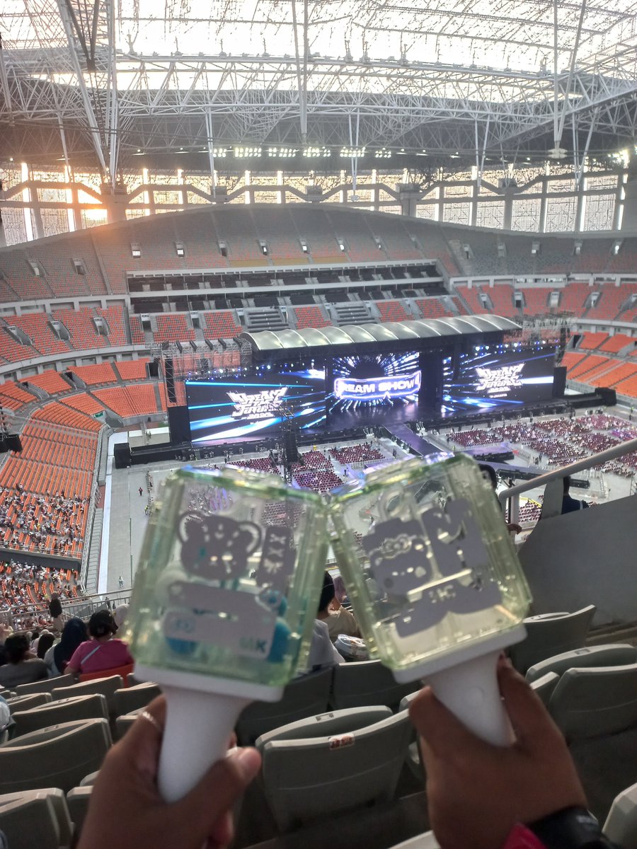 diveintoy0u_'s tweet photo. met satu tahun tds4 jakarta 🥹 https://t.co/8E7XOk3O8V