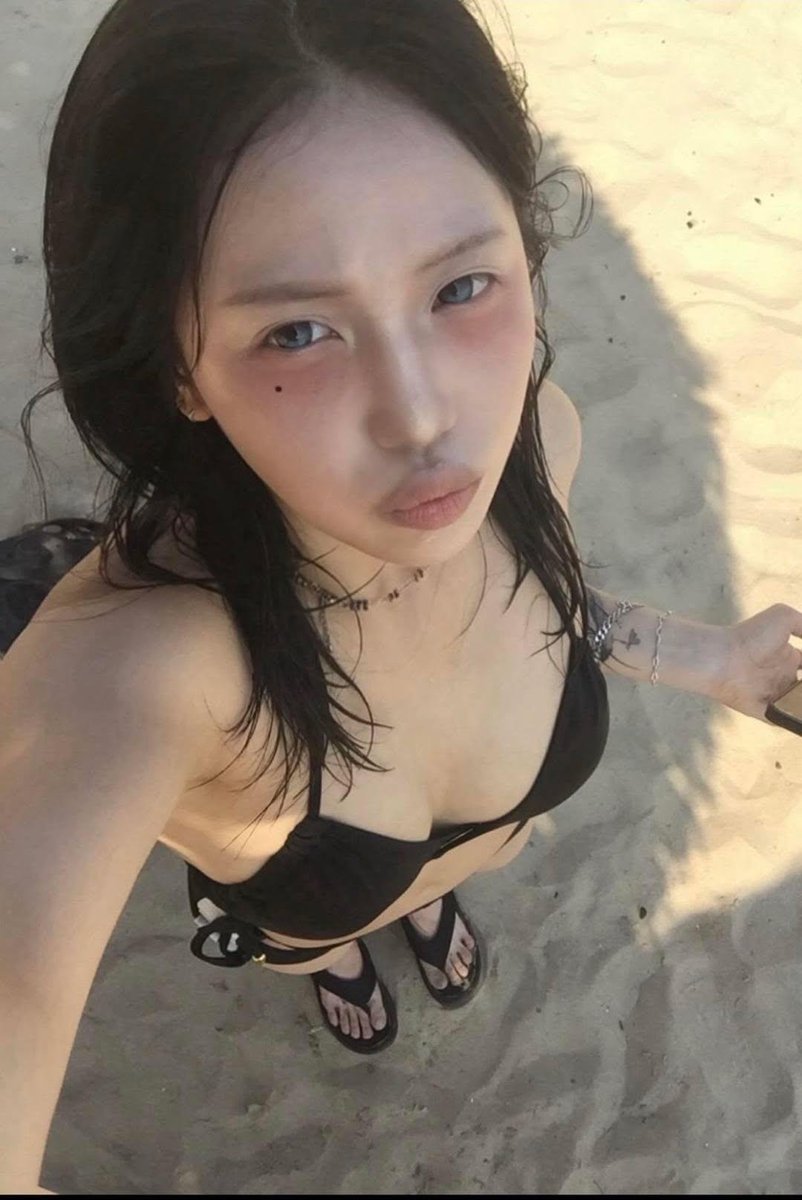premiumonlyx's tweet photo. 이예린 https://t.co/Eqsyg3MCia