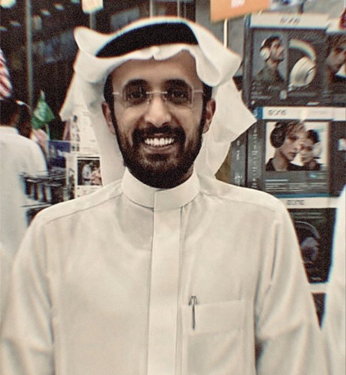3v_fr's tweet photo. يا حظ المكان اللي يضوي فيه قمرين
قمر السماء وقمر وجهك المعتاد♥️. https://t.co/3D0DPY2cgc