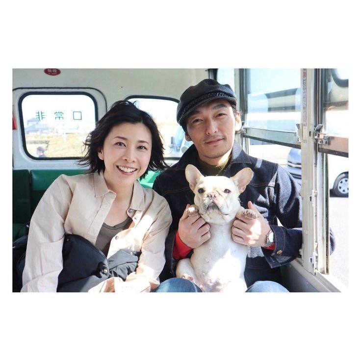RocaM1201's tweet photo. #竹内結子 さんの作品はみんな好きだけどキャノンのCMで #草彅剛 さんの愛犬クルミちゃんと共演した姿がいちばん好き😊今日9/27は6回目の命日🥀いつまでも大好きな女優さん🥀CMはYouTubeで観れます是非会いに行ってください🙏 https://t.co/fjjzfMwvxo