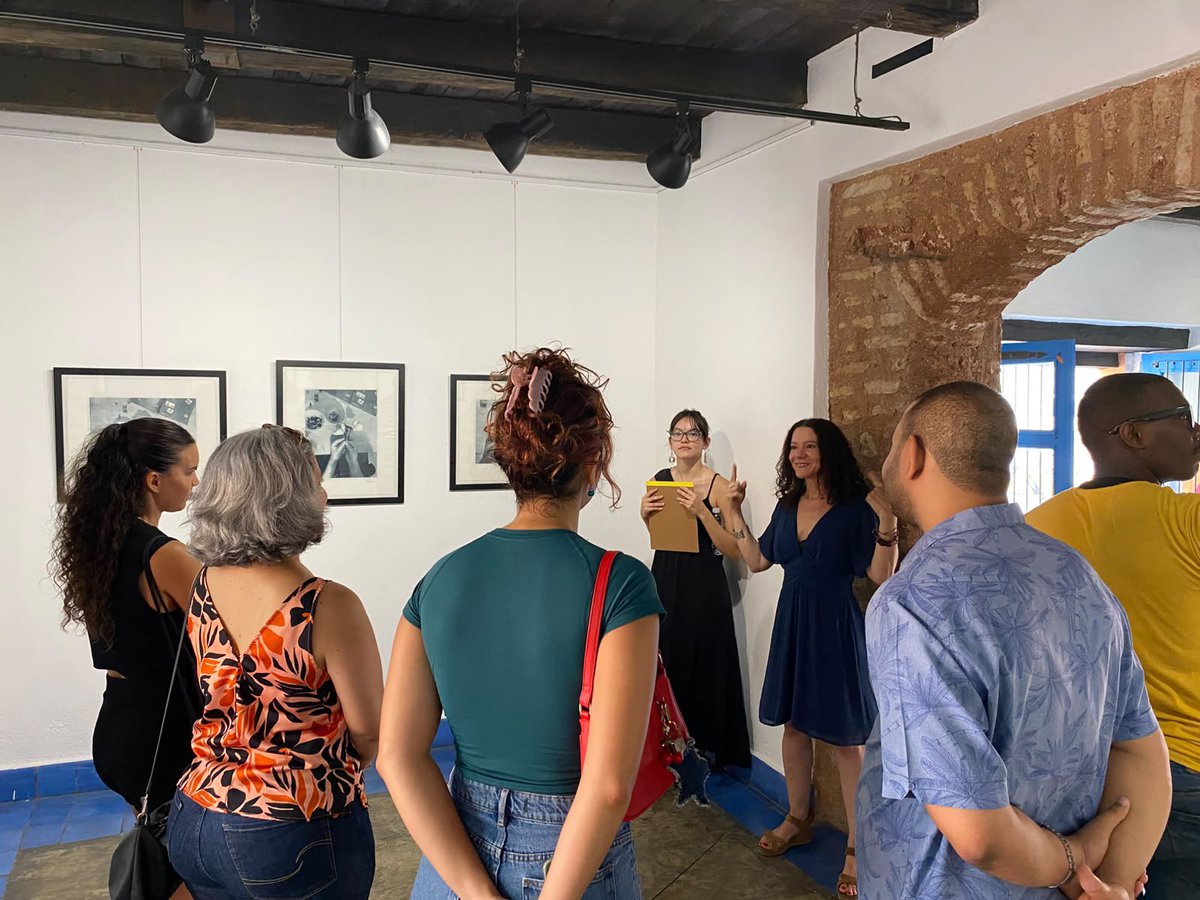 CentroImagenRD's tweet photo. Hoy tuvimos varias visitas guiadas en el CENTRO DE LA IMAGEN Primero recibimos la visita de los amigos de la Alianza Francesa de Santo Domingo, los cuales tuvieron un recorrido comentado en francés por Susan Mézquita en su muestra PSEUDOMODERNIDAD , entre jardines y ciudades. https://t.co/lyUMfqxpfK