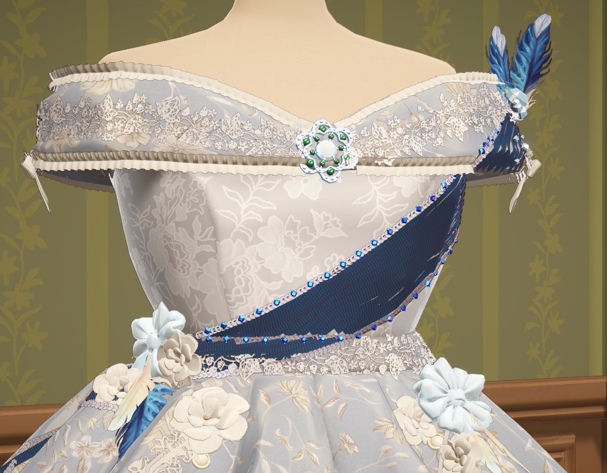 _iocale's tweet photo. I fear I've gone harder on the maid-of-honor dress than the bride's.... #dressmaker https://t.co/l2gLnhvzgO