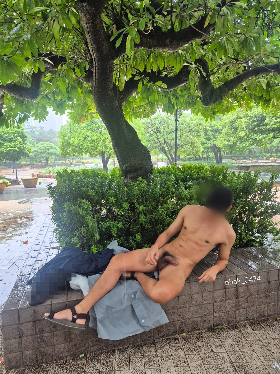 phak_0474's tweet photo. ฝนตกเข้ามาหลบในสวนก่อนมั้ย
#outdoor 
#แก้ผ้าถ่ายรูป https://t.co/hq9h8jDzHf