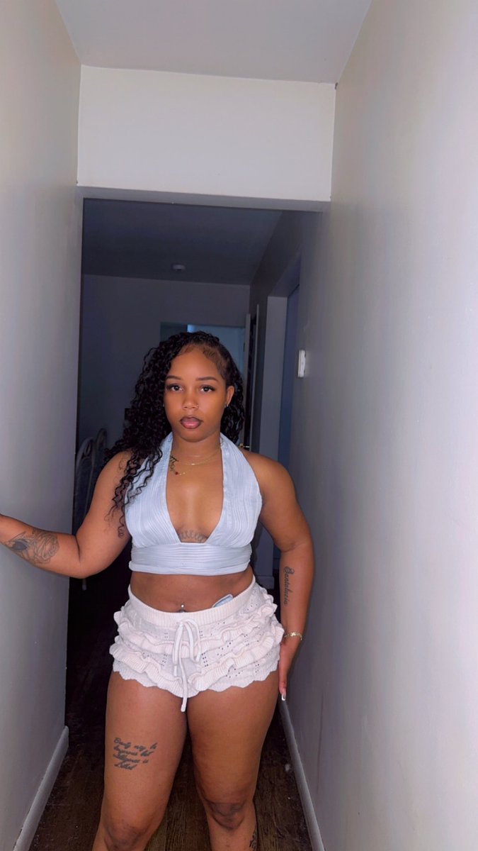 KiyaSmith_'s tweet photo. What's happening? https://t.co/C6l4m9vYIQ