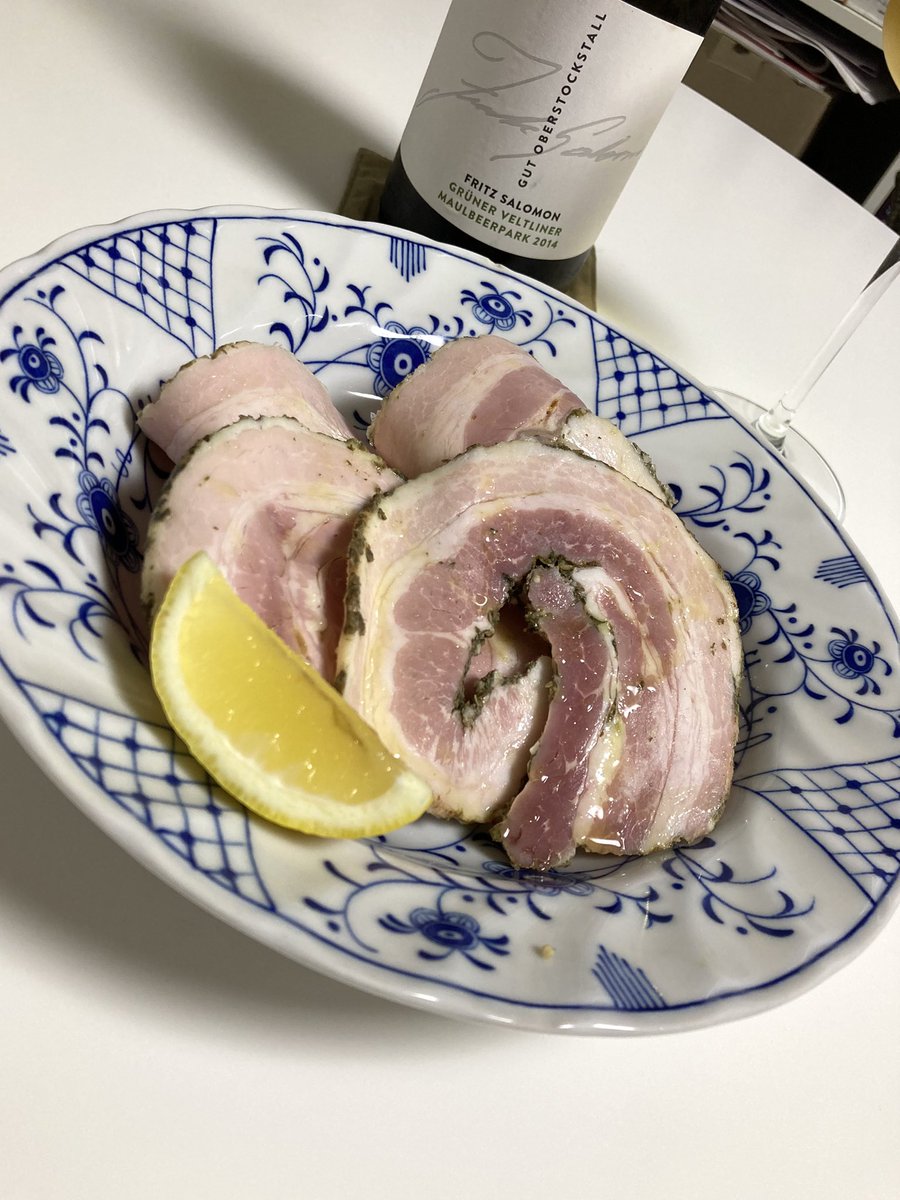 NLNL98's tweet photo. 胃もたれが凄い https://t.co/D85fU6NeEo