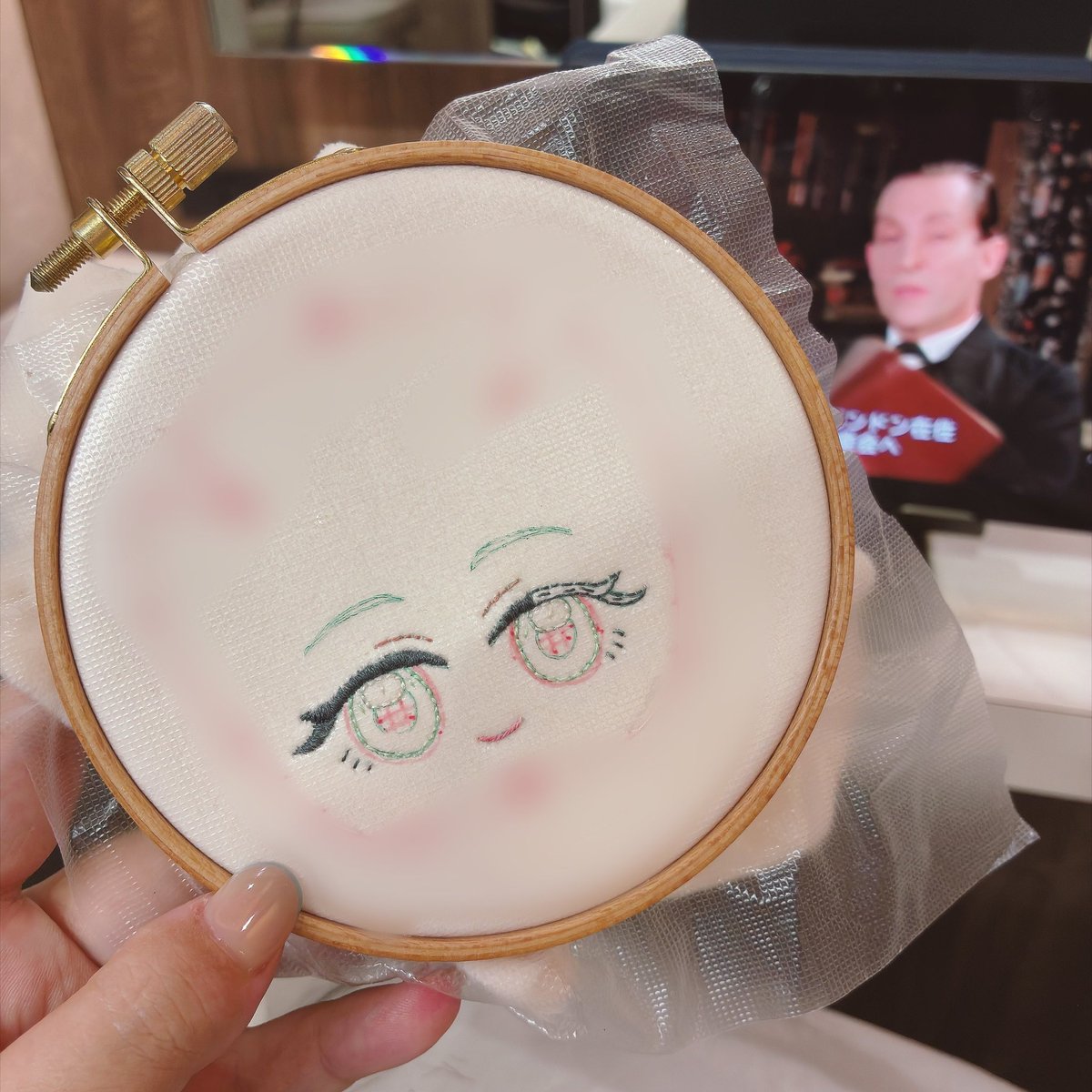 ymir_ff14's tweet photo. 美容院でUNEXT見られたからホームズ見ながら刺繍してた https://t.co/xbr3coa3JY