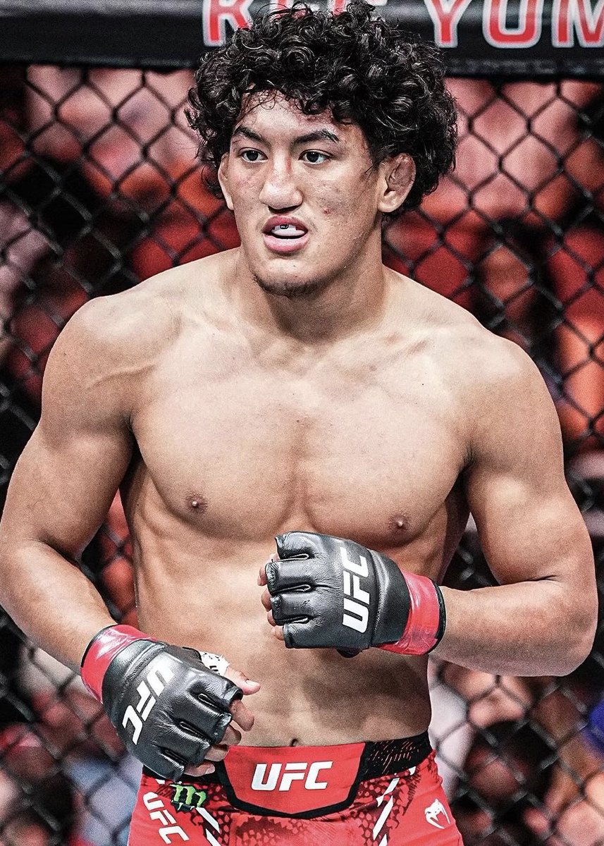 PolymarketSport's tweet photo. 🚨BREAKING: Someone just put $82k on Raul Rosas Jr. to WIN his fight vs Raoni Barcelos 

This pays out $141,202 on Polymarket https://t.co/wj1TpRWjy3