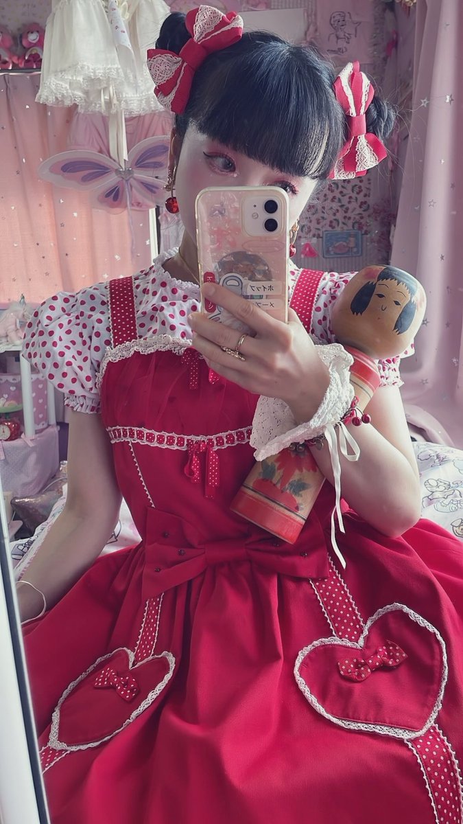 Cherrye7sy's tweet photo. よってらっしゃい　みてらっしゃい

舌舐め這いずり

お雛ちゃんの眼球をぺろぺろ https://t.co/Pc0q1zYJac