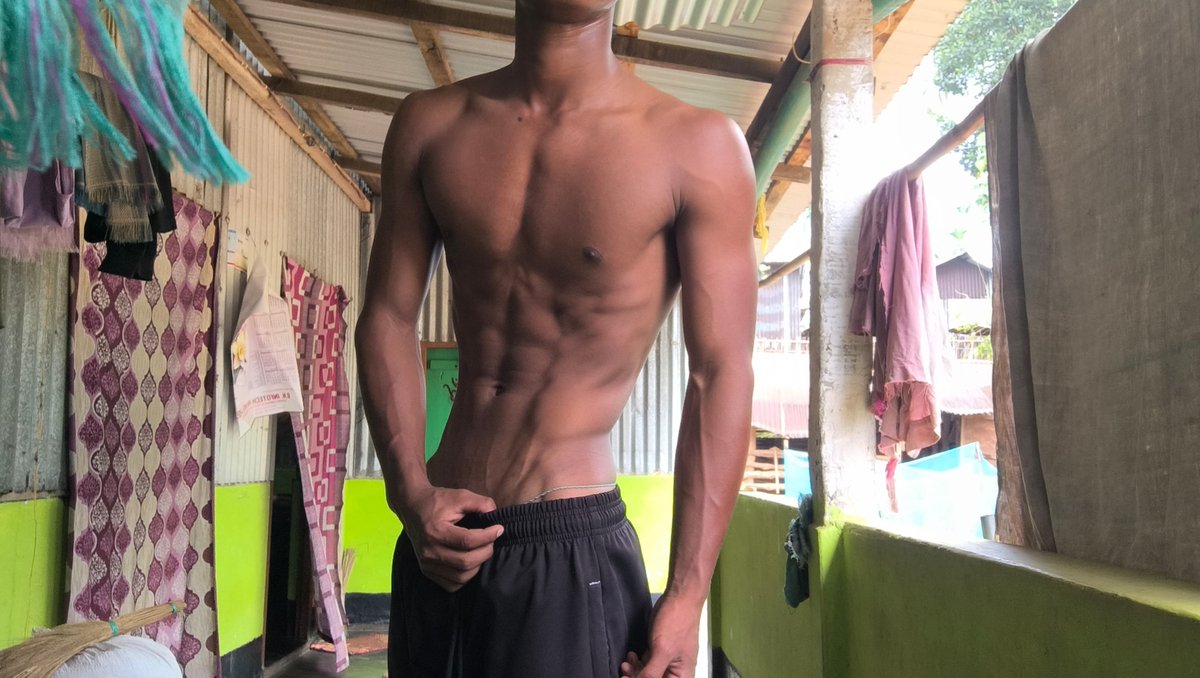SondevRabha's tweet photo. Could you rate my physique? https://t.co/j2LdWJ66NK