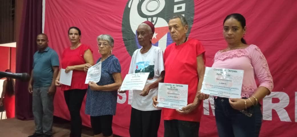 RobertoGlezMu's tweet photo. #Mayabeque celebra el 66 Aniversario de los CDR con acto en el municipio #NuevaPaz, reconocen a Cederistas destacados y ratifican decisión de defender la Revolución desde cada barrio.
#DesdeElBarrioJuntoAFidel https://t.co/YyFXqebVZK