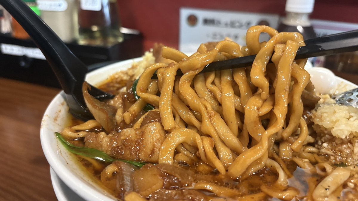 kiborikuma's tweet photo. 元祖スタミナ満点らーめんすず鬼 熊谷うえちゃん店

スタ満ソバ 大
ニンニクショウガ背脂
生卵ⅹ2 まさお
小ライス

12月ぶりのすず鬼直系店で…
至高の1杯、このガツンと麺マジでたまらん https://t.co/Gvytst3IJE