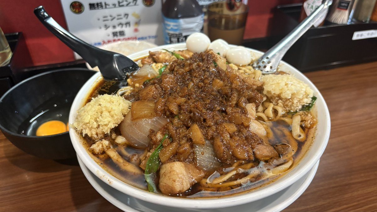 kiborikuma's tweet photo. 元祖スタミナ満点らーめんすず鬼 熊谷うえちゃん店

スタ満ソバ 大
ニンニクショウガ背脂
生卵ⅹ2 まさお
小ライス

12月ぶりのすず鬼直系店で…
至高の1杯、このガツンと麺マジでたまらん https://t.co/Gvytst3IJE