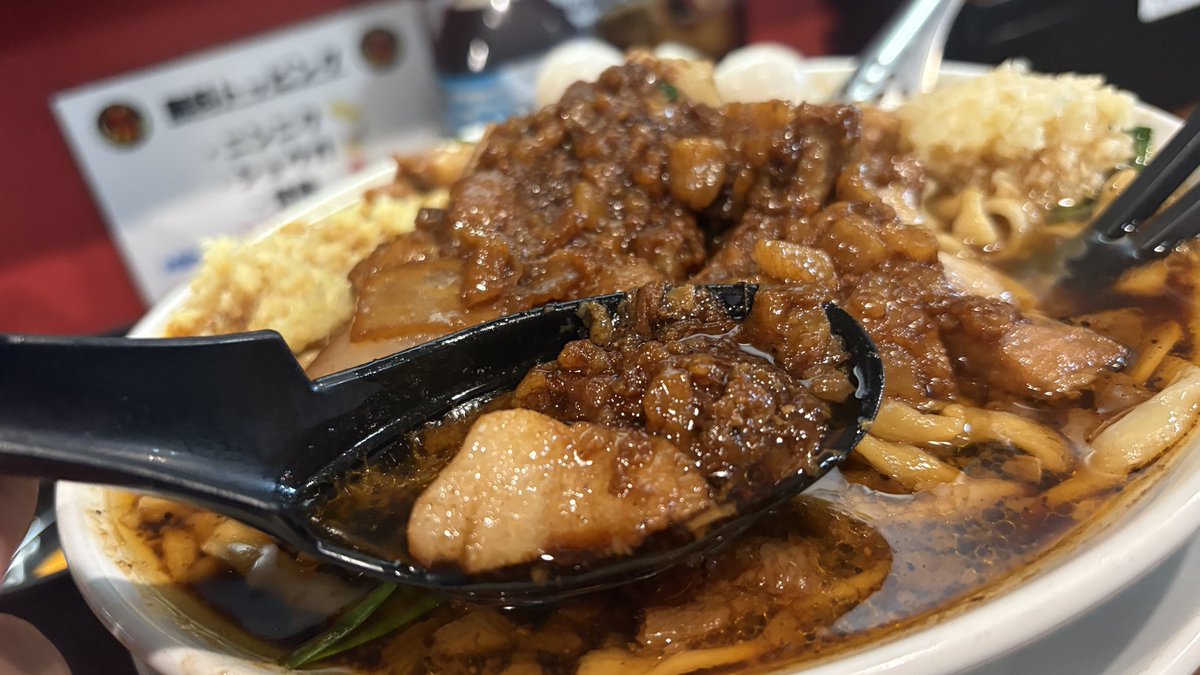 kiborikuma's tweet photo. 元祖スタミナ満点らーめんすず鬼 熊谷うえちゃん店

スタ満ソバ 大
ニンニクショウガ背脂
生卵ⅹ2 まさお
小ライス

12月ぶりのすず鬼直系店で…
至高の1杯、このガツンと麺マジでたまらん https://t.co/Gvytst3IJE
