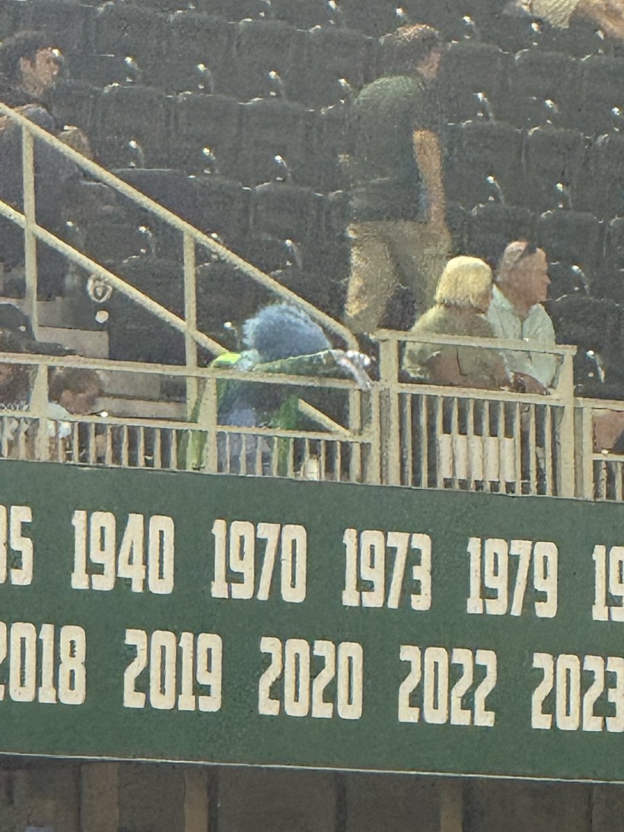 ebarnes504's tweet photo. I thought green wave man doesn’t sit at games? That’s how bad it is https://t.co/V0PvKIRbmY