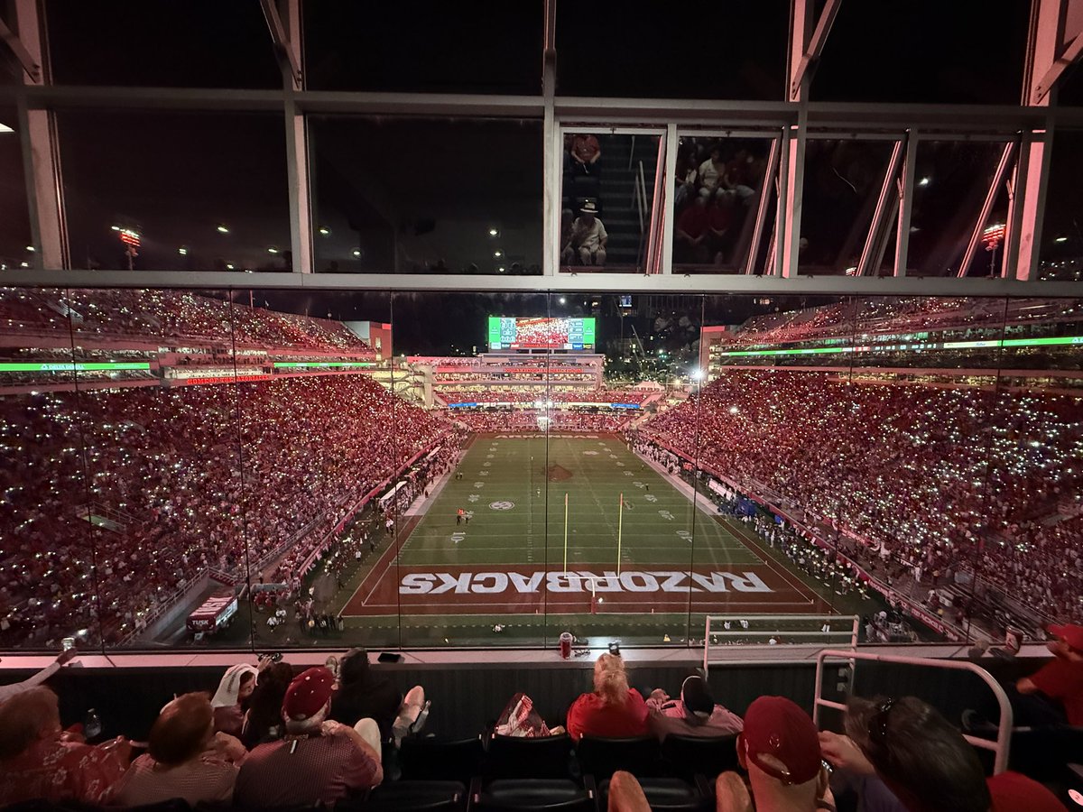 Marty_Head's tweet photo. #Razorback Stadium attendance update. 8:06 left in the third quarter. #WPS https://t.co/QVCri8cjxD