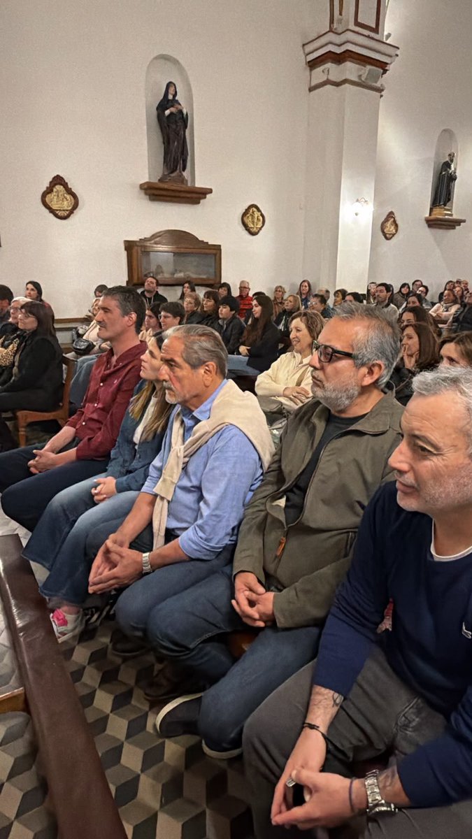 ferraitelli's tweet photo. Detrás de este viaje hay años de trabajo, ensayos y compromiso, junto a Maxi Mancuso y cada uno de sus integrantes.

También queremos felicitar a los chicos y chicas del coro infantil y de adolescentes por sus primeras presentaciones y por empezar a ser parte de esta historia. https://t.co/0epanfOK7l