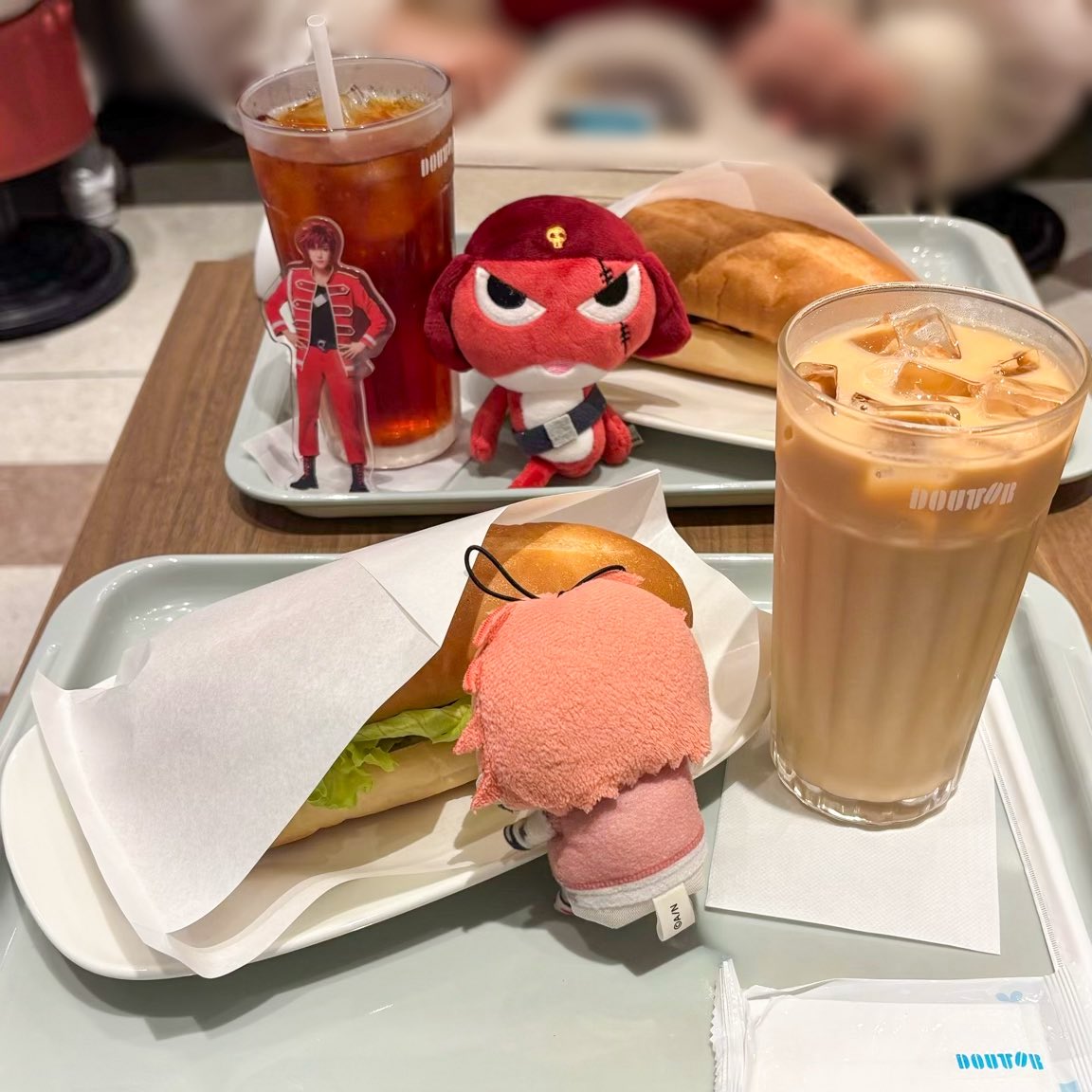 papeniki_'s tweet photo. 異文化交流🐸⭐️

 #ぱぺニキ観察記録 https://t.co/pJBxVFLubj