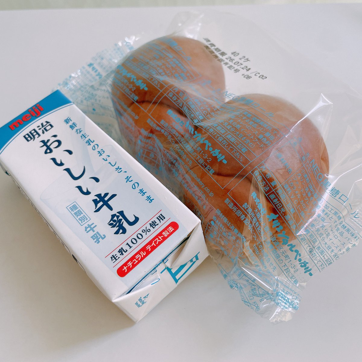 amakkosakura's tweet photo. 病院食をアップするの流行ってるの？

7〜8月に3週間入院した病院の朝食だよー。
（ずーっと毎日パンと牛乳だけ。） https://t.co/TBb6TNB5ZH
