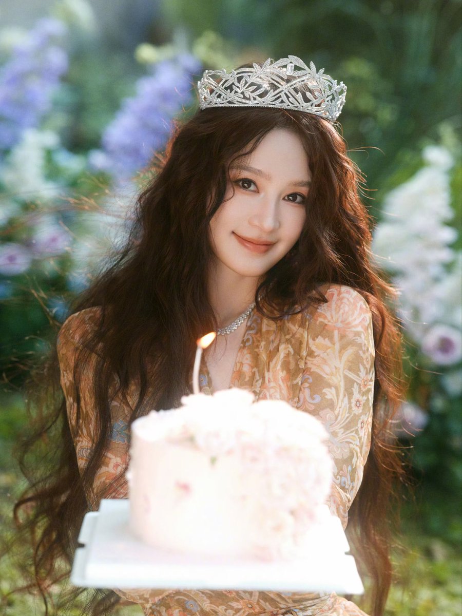 CentGossip_'s tweet photo. Its #LiQin’s 36th birthday! https://t.co/ePIrLbAU5u