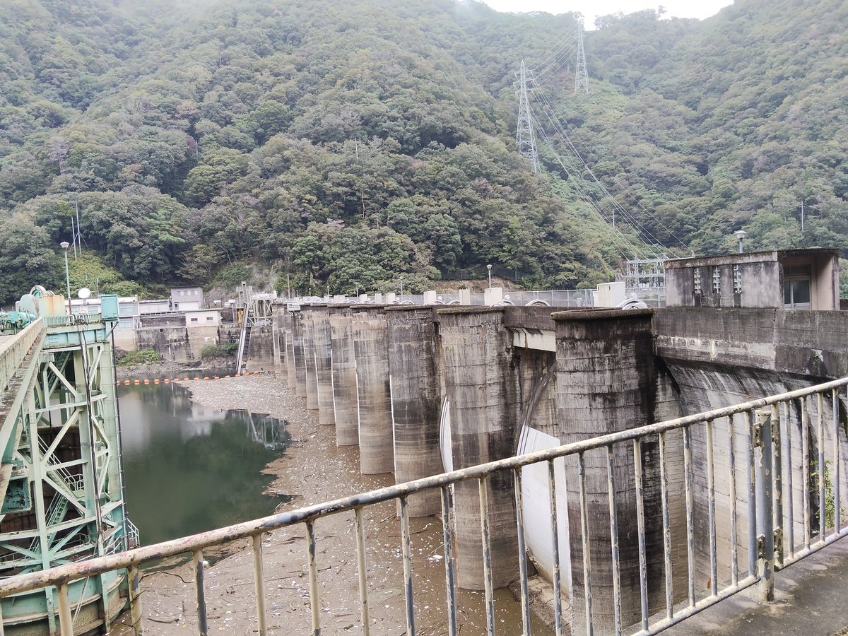 ARROWS315's tweet photo. 旭川ダムにダムカード貰いに来ました😊

大きなダム湖と周囲の山々がつくる景色がとても気持ちよく、自然の中でのんびりできる場所です😊

ダム好きはもちろん、ドライブ途中の休憩にもおすすめです！

#旭川ダム #岡山県 #ダム #ダム巡り #ダム好き #岡山観光 #自然 https://t.co/mc7UAovTNM