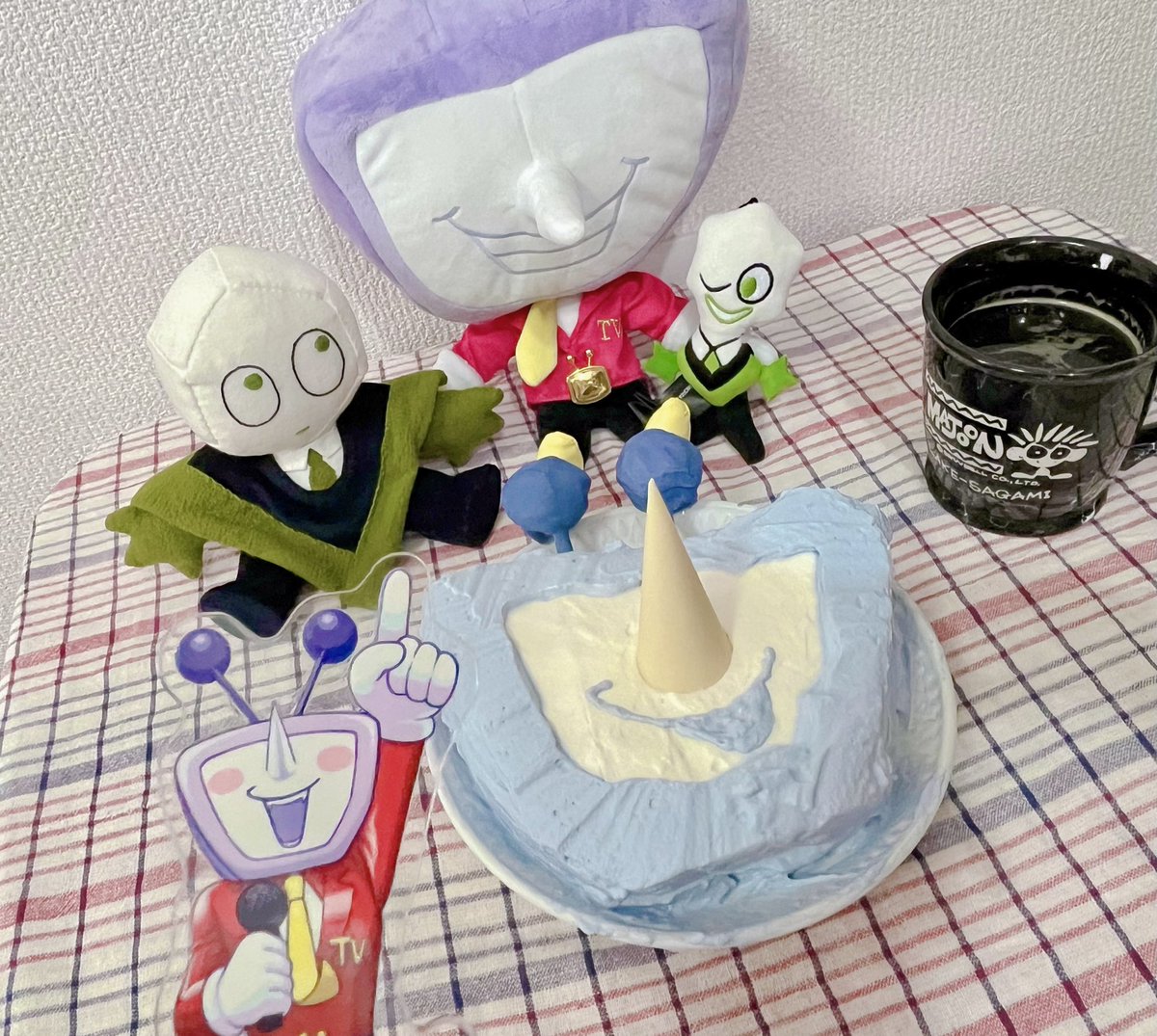 T2u9yo_'s tweet photo. 明日自分の誕生日だから📺ケーキ作った！🍰📺💕 かわい〜ん💕早く食べた〜い💕💕 https://t.co/cq3Sx7kyJ5