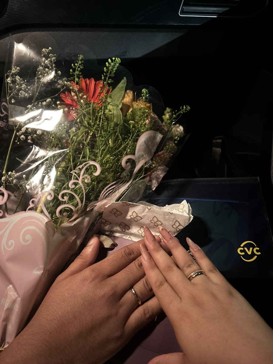 madyannera's tweet photo. pouco feliz com o meu negão de 1,87 divo lindo cheiroso, ps: ainda ganhei uma passagem pro Rio https://t.co/MbISYQaq5k