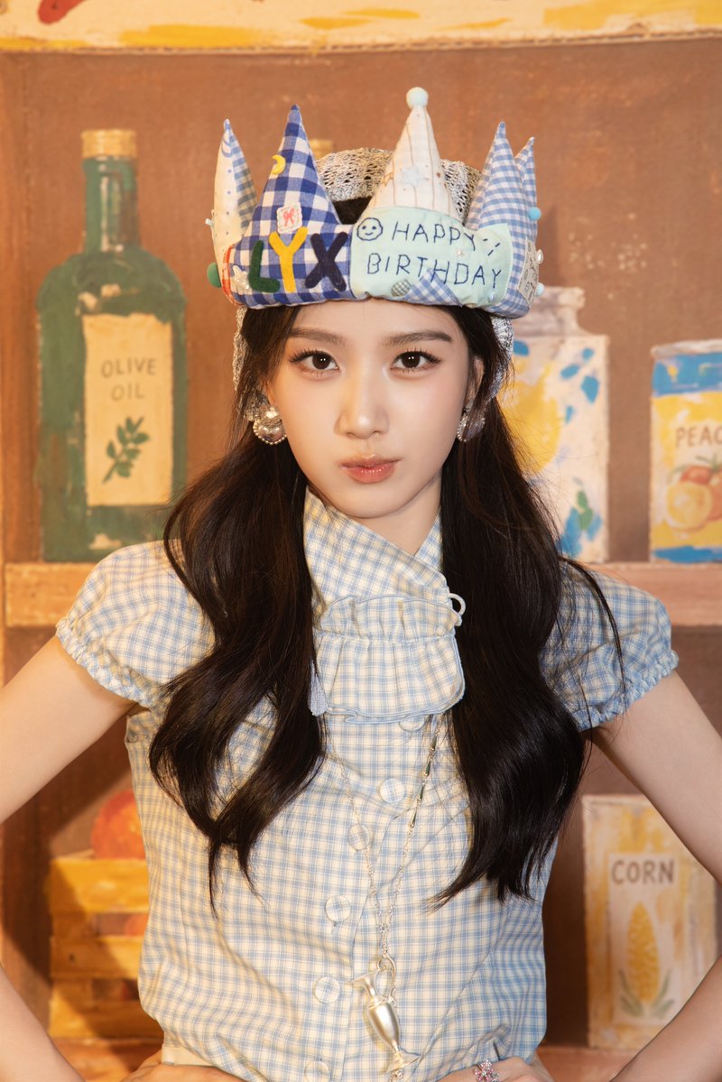 for0927x's tweet photo. 260927 Lu Yuxiao Studio Weibo update

Lu Yuxiao Studio shared new birthday photoshoot in latest post comments.

#LuYuxiao #卢昱晓
#卢昱晓廿七承昱晓赴云程 🎂 
#卢昱晓0927生日快乐 🎉 https://t.co/IOGvOfjRYW