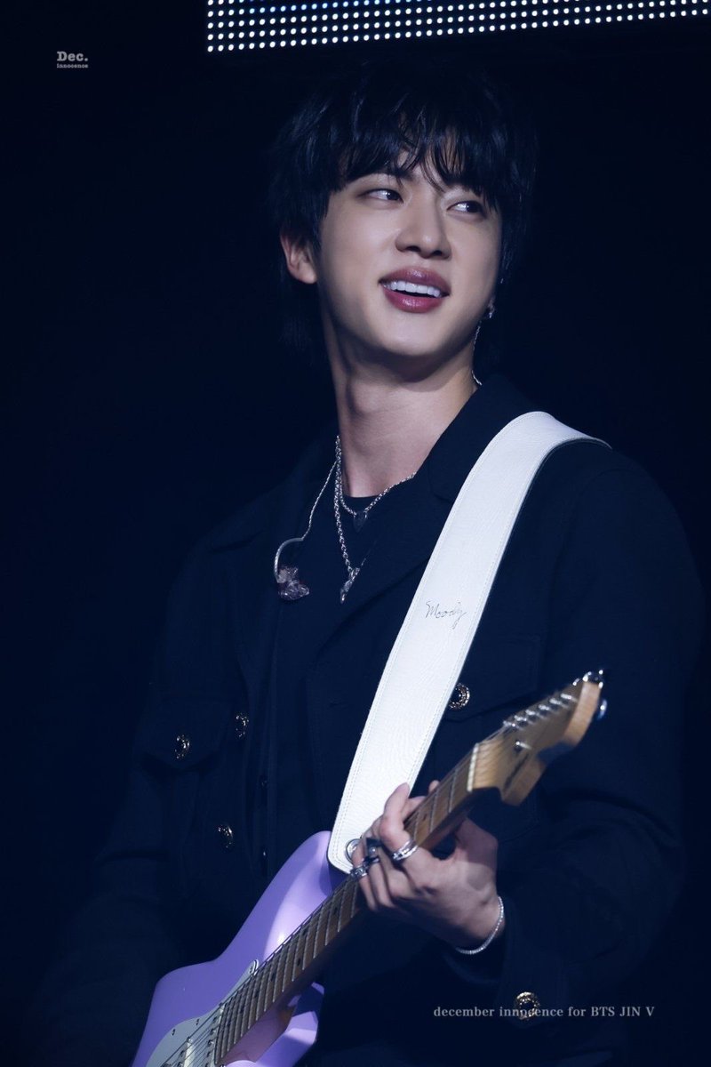 hourjinnie's tweet photo. I’m still here 
#방탄소년단진 #진 https://t.co/l9LxULe7F5