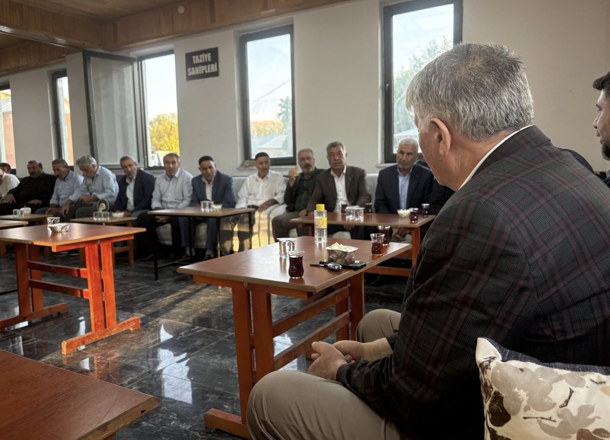 MelikEmre1's tweet photo. *
Artet / Serinova köyümüzü ziyaret edip vatandaşlarımızla bir araya geldik…
Taziye vazifemizi yaptıktan sonra değerli köylülerimizle yeni süreci ve terörsüz Türkiye meselesini konuşup bu konuda fikir ve önerilerini dinledik…
Hayırlara vesile olsun inşallah… https://t.co/vhnd3HXw8V