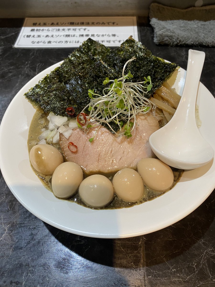 misa_ramen's tweet photo. 中華SOBA にぼ乃詩 #本川越 

夫と交代で娘見ながら各々お昼食べようということで、またニボウタさんへソロ活🍜

今日は濃い煮干しそばを特製で😍
妊娠中より食欲も復活して完飲！！
バチっと煮干し効いてて最高だった😆

ご馳走様でした😋 https://t.co/RvMj6JU1wd