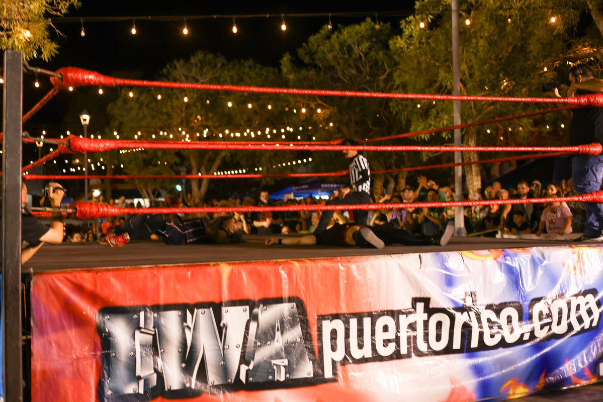 CamuyCity's tweet photo. #HOY | Nuestra Plaza Pública fue el escenario de un extraordinario evento deportivo que permitió a todos disfrutar del Gran Festival de la Lucha Libre. Una noche llena de emoción, entretenimiento y diversión para toda la familia. #Camuy https://t.co/6OWoHmegL5