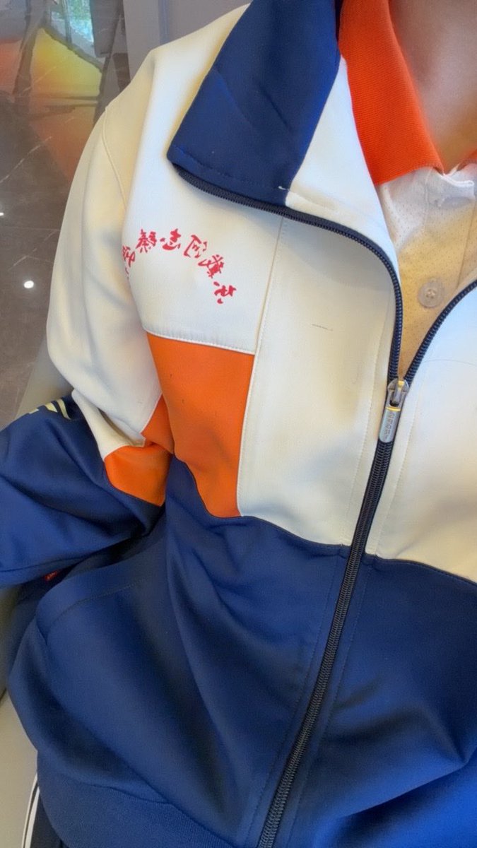 JangVikey's tweet photo. @Edward_JYO @whyyoutouzhele 我是本校的 事情没那么严重 送医的孩子里也没有几个是真的查出问题来 有的是看同学吐了自己心理作用加上那天红烧肉确实做得太腻太恶心 一辆出租车上坐十几个孩子 有的熟人在车上逗起来给司机都整笑了… 没有给学校洗白的意思主要是事情在网上被传得完全不一样了 https://t.co/x83oAK7qTK