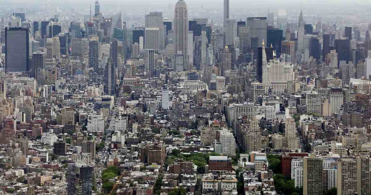 jimbotrump's tweet photo. Manhole Suspects Arrested After Emerging Underground Near NYC Hotel Where Netanyahu Was Staying https://t.co/1Gb63EmFob #NYC #Netanyahu #NYPD #UNWeek #ManholeIncident https://t.co/aowVSUqIDa