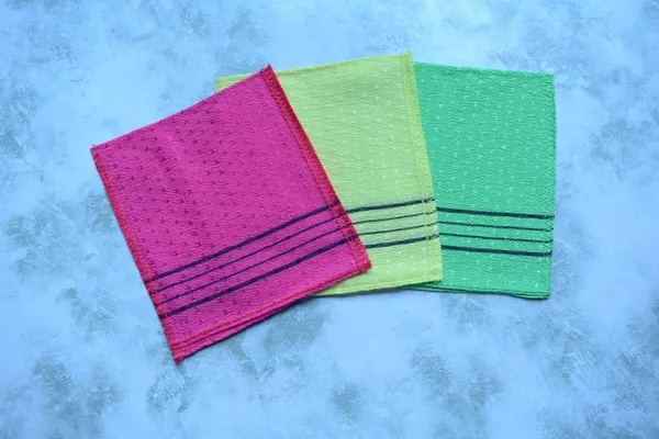 HarryCBaung2's tweet photo. One of the things I learned from my parents and during my stay in SKorea in the 1970s was the use of a manual exfoliating product called the Italy Towel, which might possibly be unique to Korea. It hs a rough textured surface which helps you abrade dead skin off of your body. https://t.co/aVc3Umume7