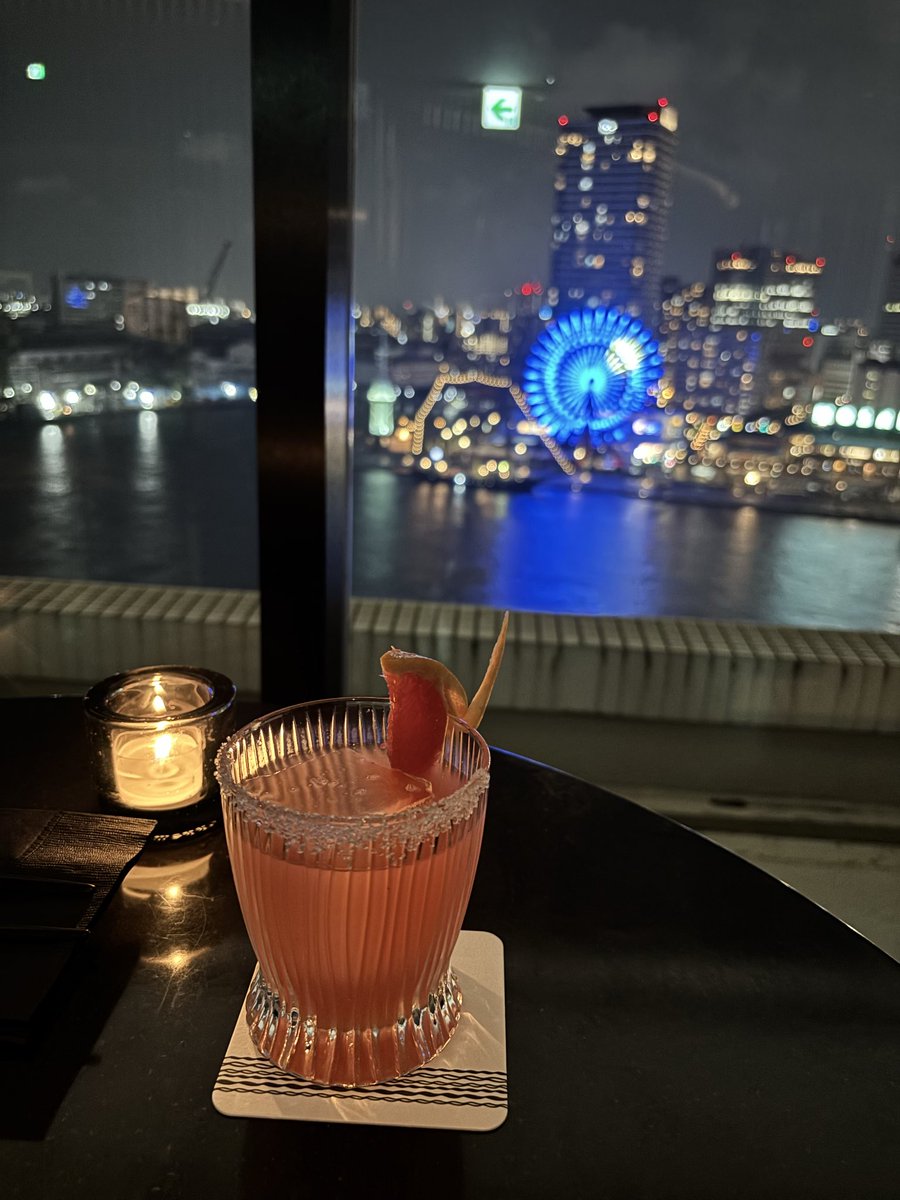 yuri19929216's tweet photo. #神戸メリケンパークオリエンタルホテル
#ViewBar 🍸🏙
#一休 の予約サイトを利用したら、カクテルとスナック3種着いてきた✌️
夜景もお酒もLive(土日)も最高✨ https://t.co/AeKrhKgnYj