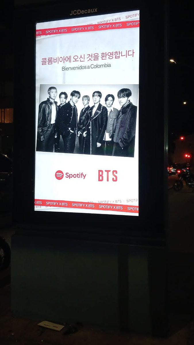 Moon_Ale13's tweet photo. Que lindo de noche 🌃 

Créditos:We Purple You 

#BTS_WORLDTOUR_ARİRANG https://t.co/T3n3HvHmJS